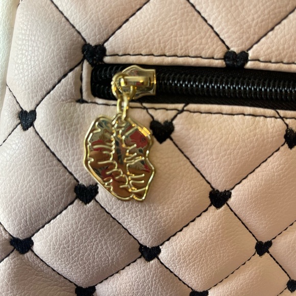 Betsy Johnson handbag - Picture 3 of 10